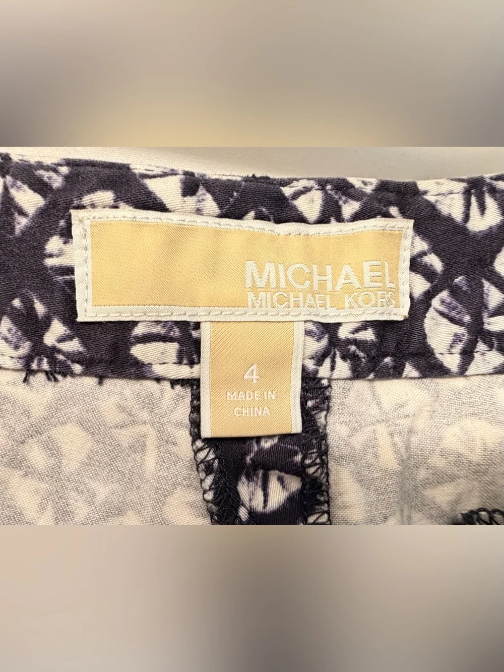 Michael Kors Navy White Geometric Print Shorts Size 4 Stretch Casual
